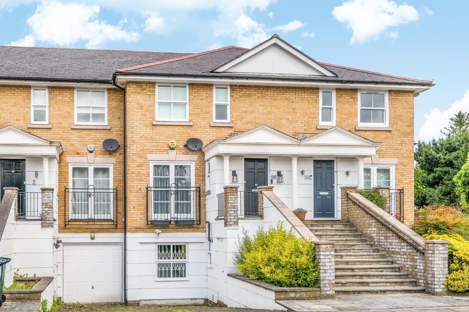 Goodwyn Avenue, Mill Hill